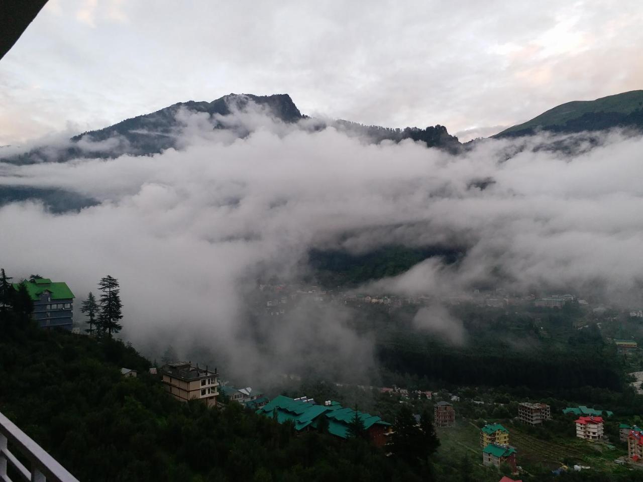 Hotel Seven Hills Manali Eksteriør billede
